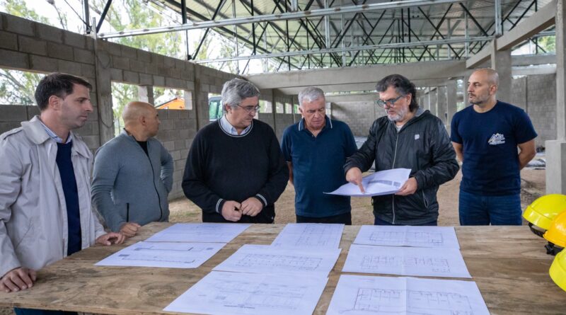 Carlos Balor y el ministro Javier Rodríguez recorrieron la obra del futuro Mercado Bonaerense