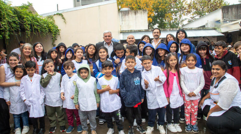 Carlos Balor participó del festejo por los 100 años de la Primaria N° 9