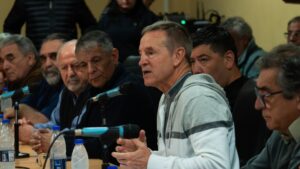 La CGT junto con las dos CTA y movimientos sociales marchan contra el endeudamiento familiar