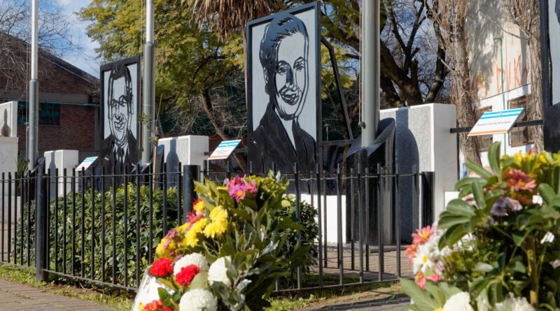 Como cada 26 de Julio, el Partido Justicialista de Berazategui rindió homenaje a María Eva Duarte de Perón, al conmemorarse el 74° aniversario de su fallecimiento.