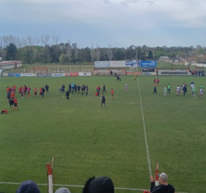 Berazategui goleó a Sacachispas y es el nuevo puntero